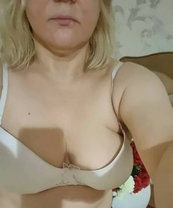 💋 Живу в Москве – столице страсти и наслаждений. Мне нравится делать мужчин счастливыми и удовлетворять их желания. Я опытная профессионалка, которая способна улучшить любую ситуацию. Мои услуги включают классический и эротический массаж, фетиш, ролевые игры и многое другое. У меня есть прекрасные отзывы от моих довольных клиентов. 🌟 Смотри мои фото, и ты познаешь истинное наслаждение. Не упусти возможность окунуться в мир наслаждений со мной. Жду встречи с нетерпением. 💕 Танюшка