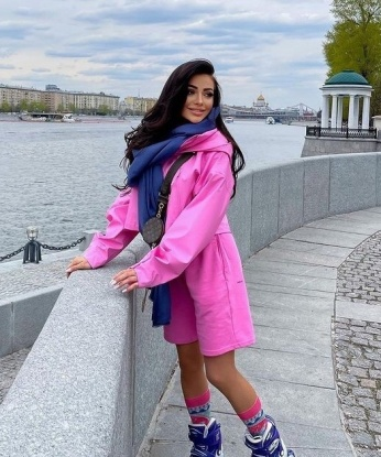 Живу в шикарной Москве 🏙️, и моя страсть к искусству знакомств приводит меня к встречам с великолепными мужчинами. 🔥
Мы можем провести незабываемое время вместе: отвлечься от повседневности, погрузиться в океан страсти и наслаждения. Я готова удовлетворить все твои фантазии и желания. 💋
Моими услугами я превращаю встречу в настоящий праздник для наших чувств. Я мастерица массажа и эротических игр, готова расслабить тебя и подарить незабываемые ощущения. Кроме того, у меня есть шикарный выбор сексуальных нарядов и игрушек, которые добавят огонь в нашу встречу. 🔥🎁
Мои предыдущие клиенты оживают свои впечатления обо мне. Их положительные отзывы говорят о моей профессиональности и таланте в доставлении удовольствия. 💯
Не забудь взглянуть на мои фото, чтобы узнать больше о моей красоте и аппетитных формах. Я полная женственности и сексуальности, готовая погрузиться в мир страсти вместе с тобой. 💃💋
Жду твоего звонка, чтобы воплотить все твои самые сокровенные желания! 📞😉 Анна